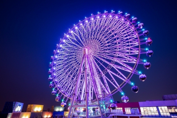 215公尺高空唱情歌 全台 3處 包廂內遠眺海景 夜景 讓你在透明車廂上耍浪漫 盡情高歌